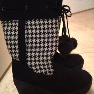 🌹🌹Houndstooth Boots size 7.5🌹🌹
